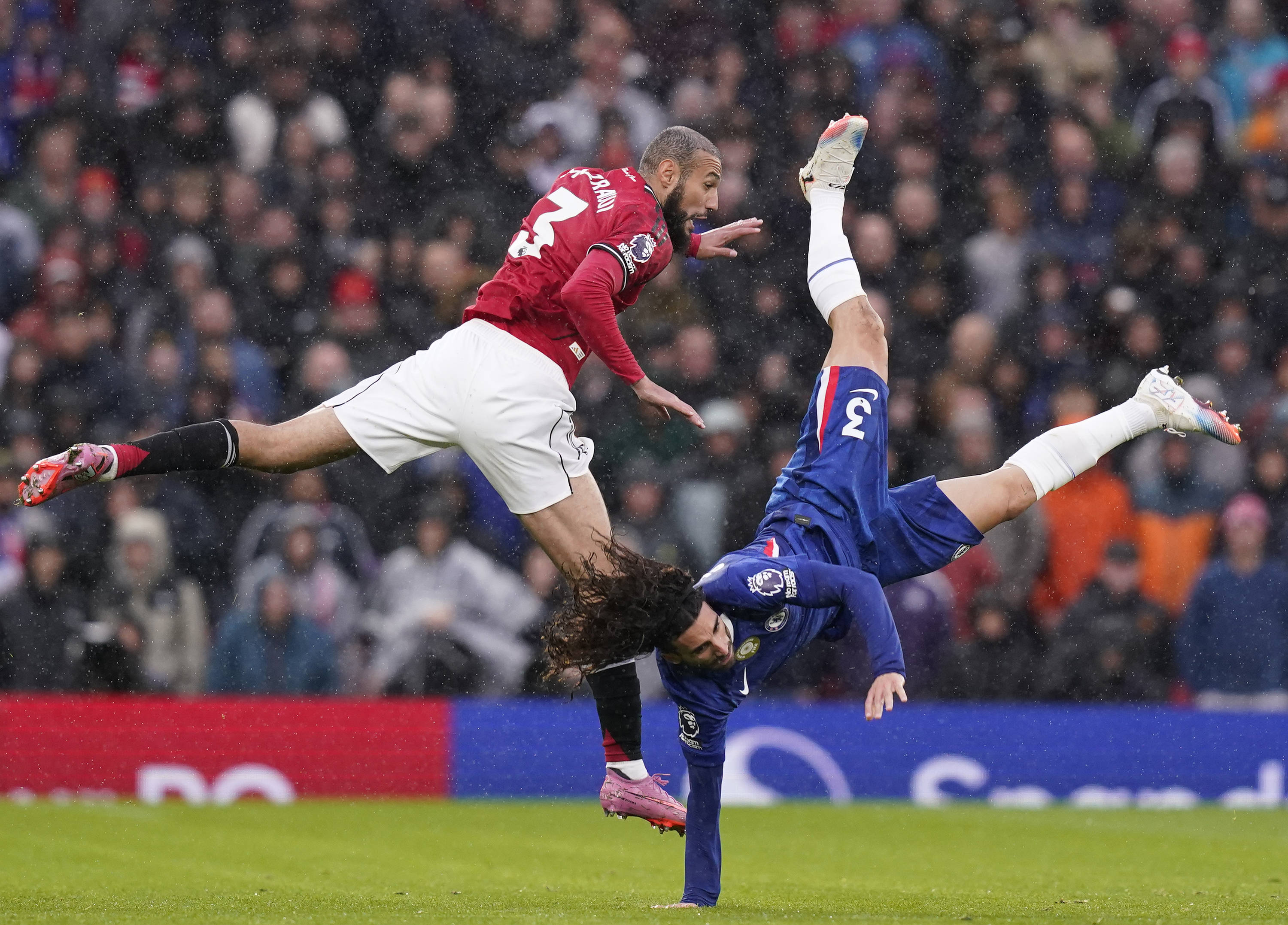 Man United endure red card chaos to seal dramatic victory over Chelsea
