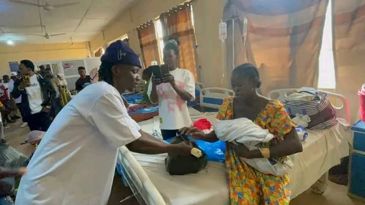 Flamebwoy Starborn donates to Zebilla Hospital Flamebwoy Starborn donates to Zebilla Hospital