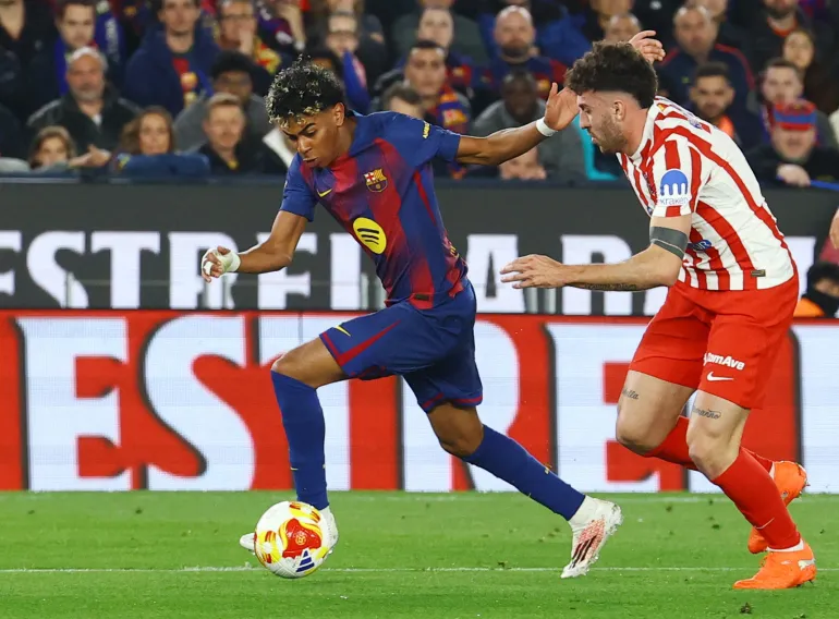 Yamal takes on Matteo Ruggeri [Albert Gea/Reuters]